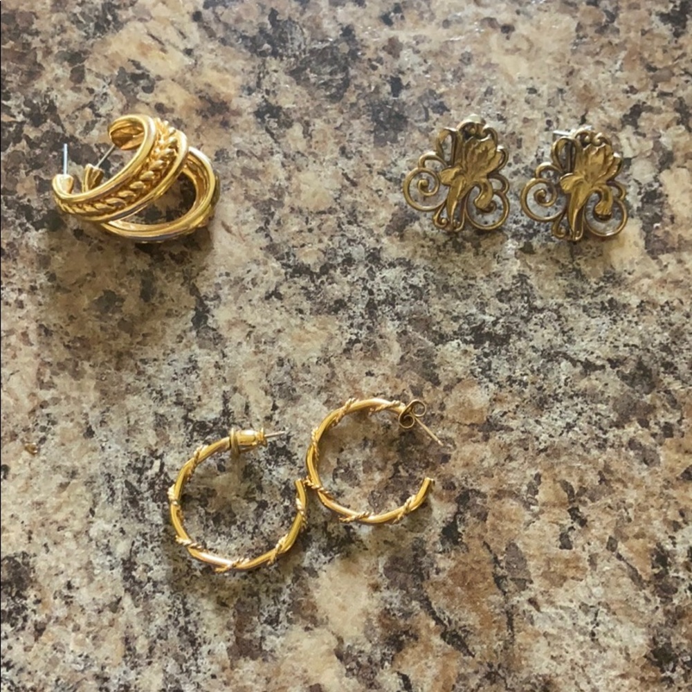 Gold earring lot